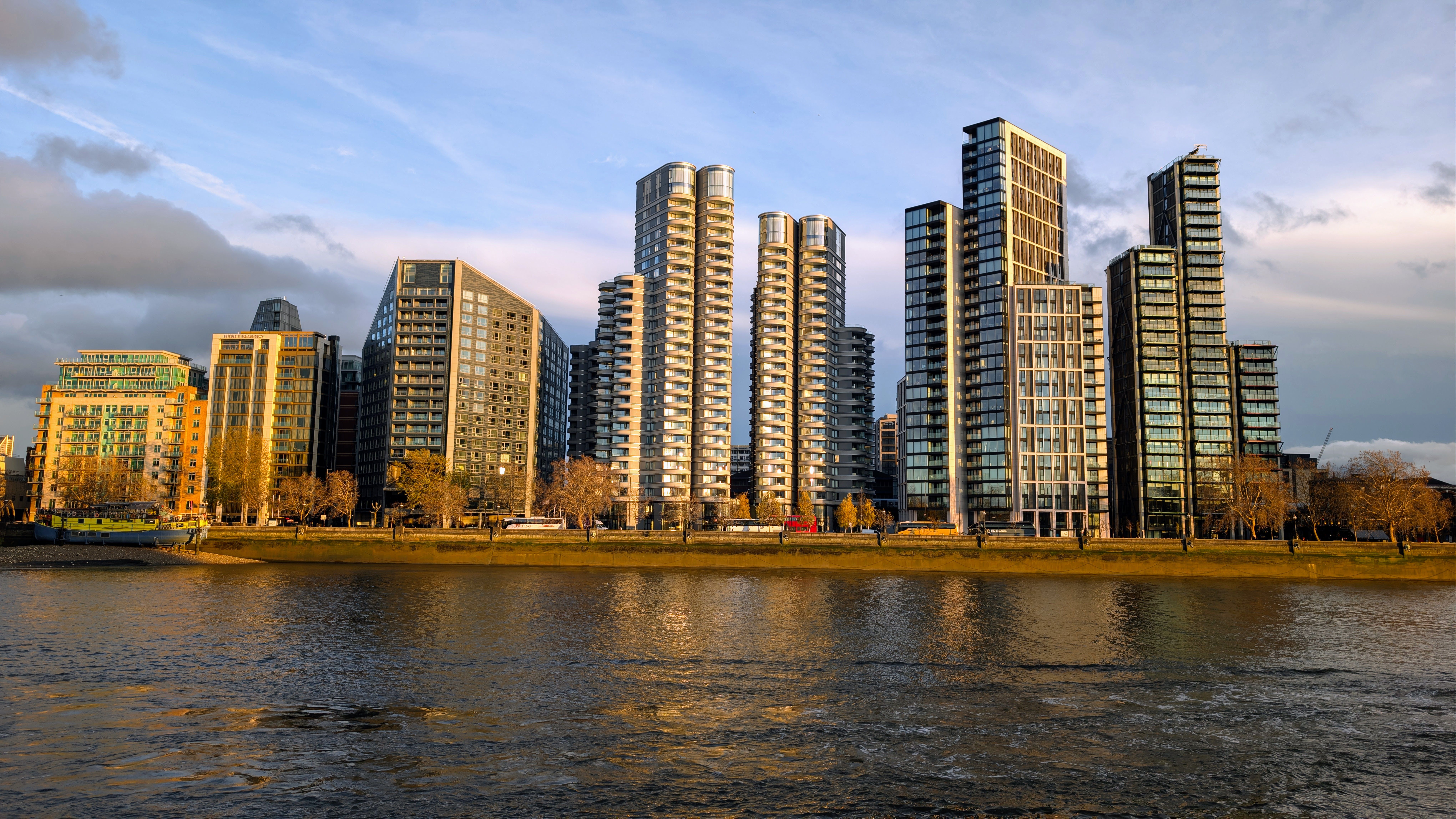 Building on the Thames and Vauxhall